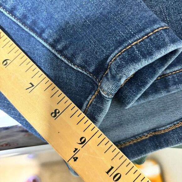 Lane Bryant Signature Fit Mid Rise Bermuda Shorts 26 Blue Flex Magic Waistband - Picture 9 of 9